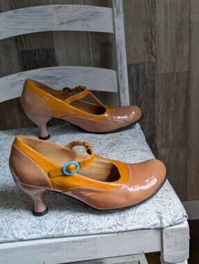 John Fluevog Bellevue Pearl T Strap Mary Jane's GUC 10.5